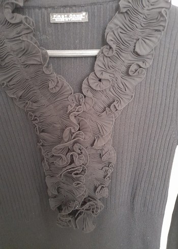 Siyah Fırfırlı V Yaka kazak - Görsel 3