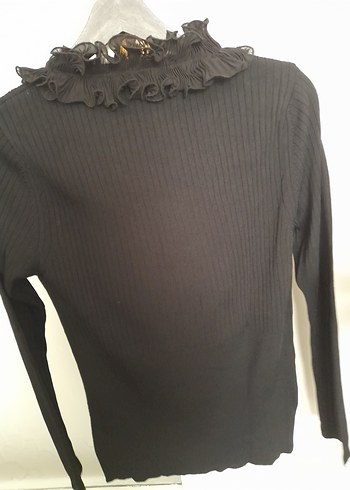 Siyah Fırfırlı V Yaka kazak - Görsel 4