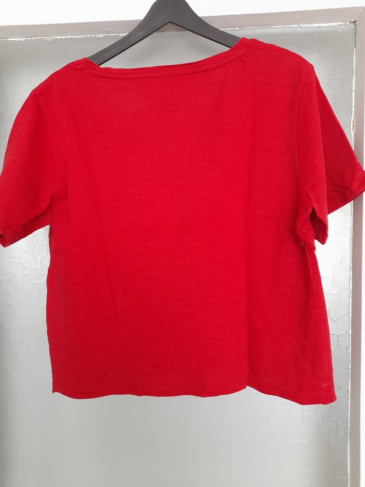 Kırmızı V Yakalı Kısa Kollu Kadın Tişört - Görsel 2