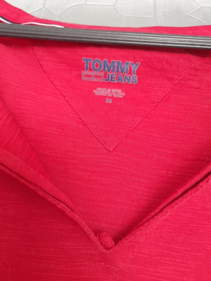 Kırmızı V Yakalı Kısa Kollu Kadın Tişört - Görsel 3