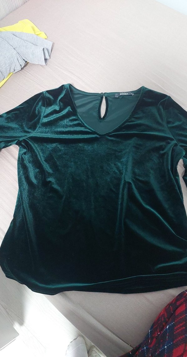 V Yaka zümrüt yeşili kadife bluz - Görsel 4