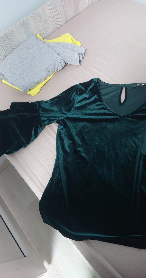 V Yaka zümrüt yeşili kadife bluz - Görsel 5