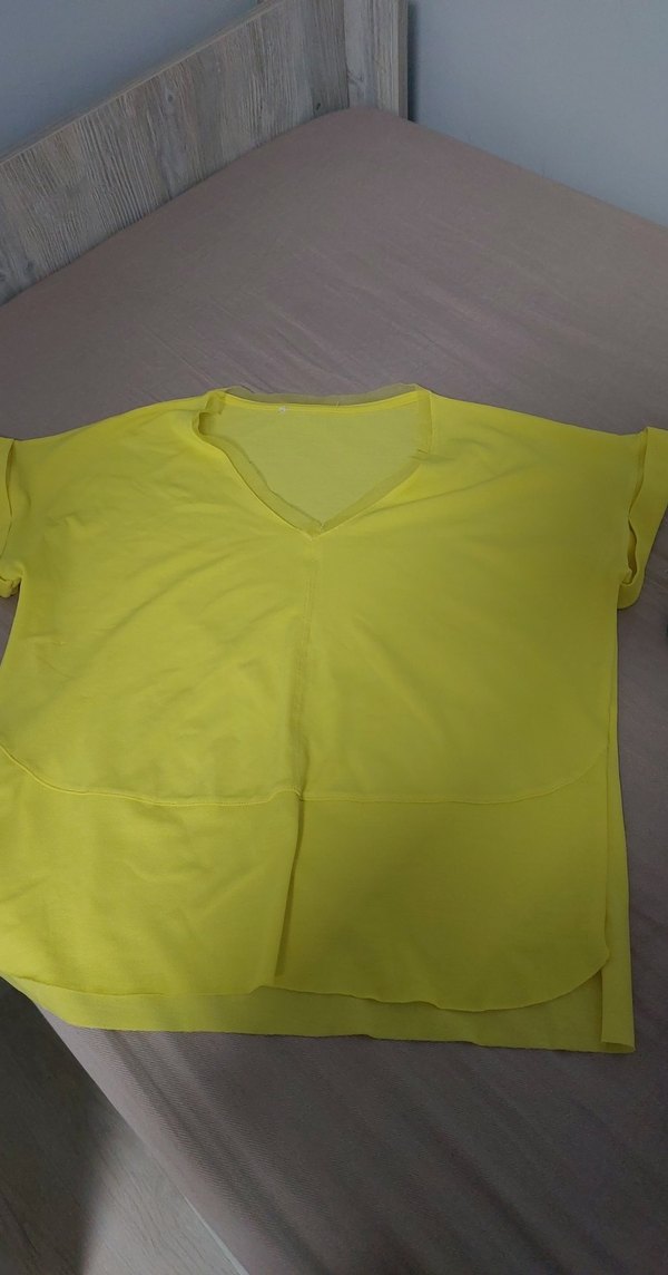 Sarı V Yaka Kadın Tişört - Görsel 4