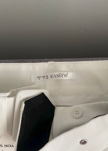Beyaz Kemerli Kadın Kumaş Pantolon - Görsel 3
