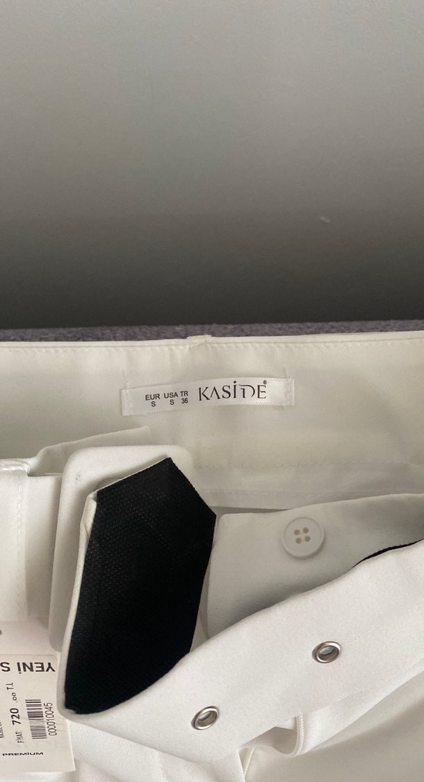 Beyaz Kemerli Kadın Kumaş Pantolon - Görsel 3