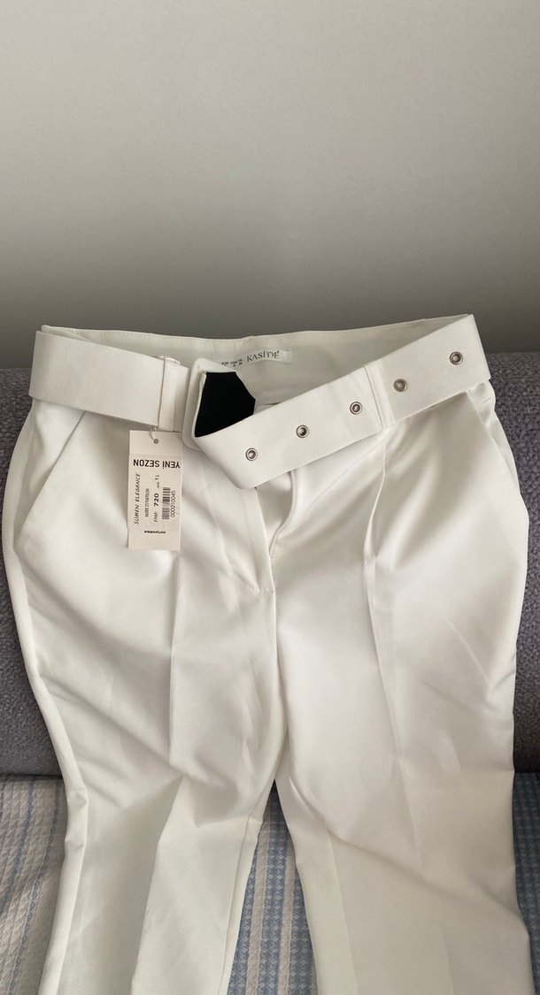Beyaz Kemerli Kadın Kumaş Pantolon - Görsel 4