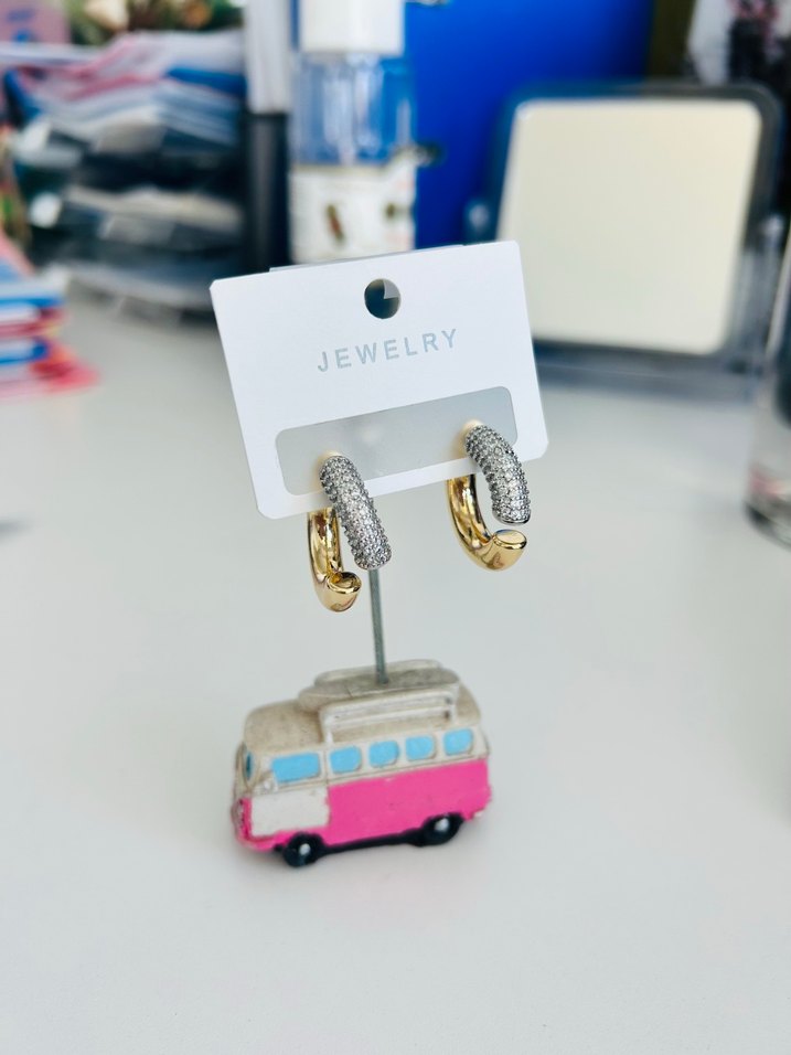 Payetli Altın Renk Mini Küpeler - Görsel 2