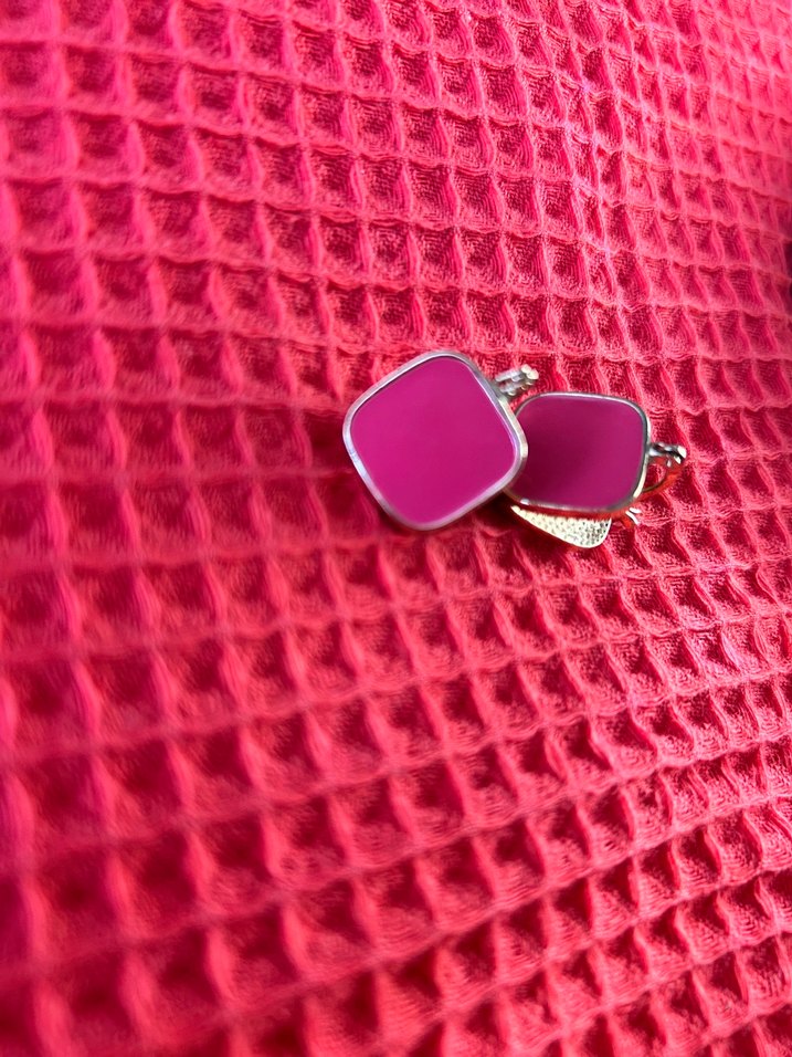 Pembe ve beyaz Mini Düğmeli Küpe - Görsel 4