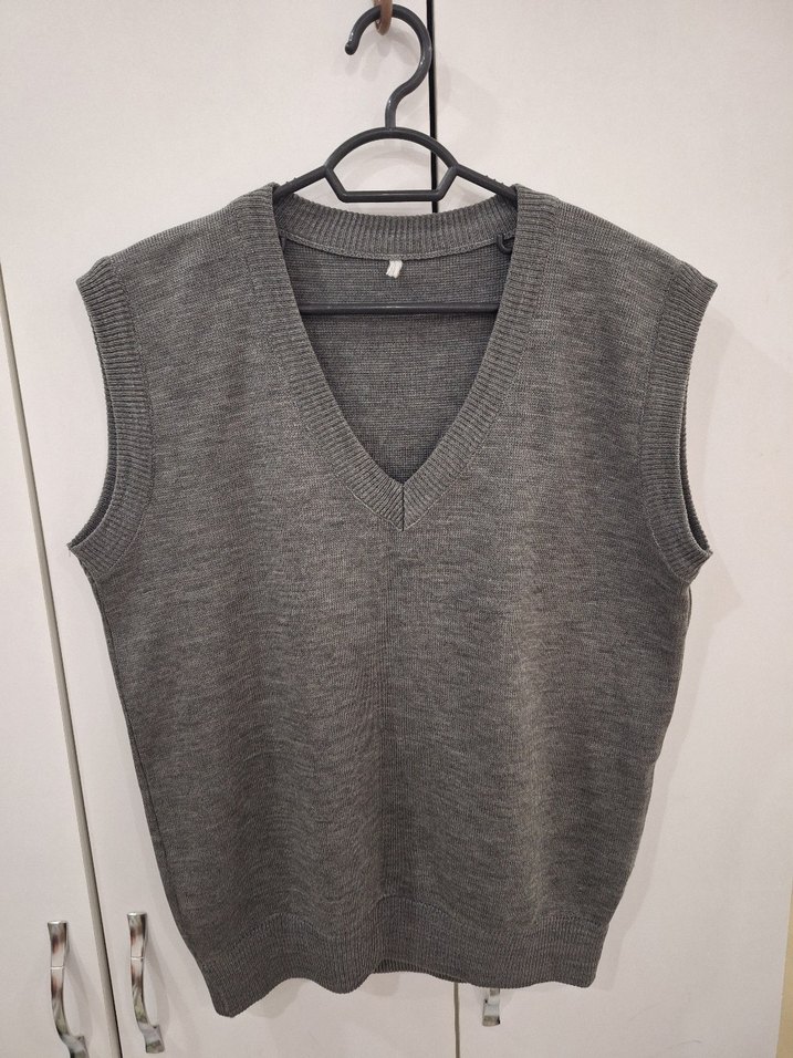 Gri V Yaka Kadın Örgü Süveter - Görsel 2