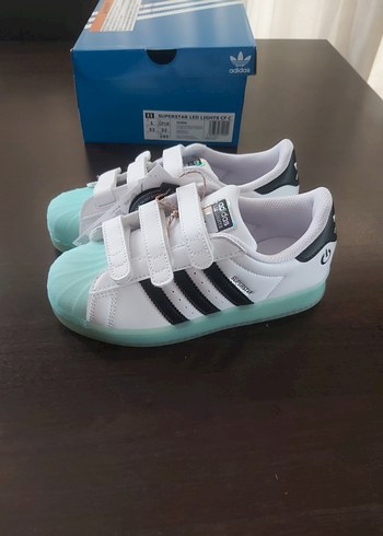 32 Beden adidas Süperstar ışıklı çocuk ayakkabısı