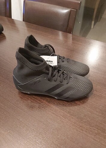 35 Beden siyah Renk adidas çocuk futbol ayakkabısı 35 numara