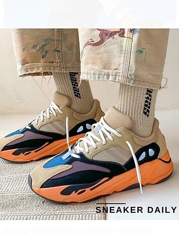 Adidas Yeezy Boost 700 