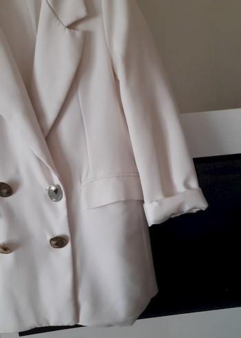 40 Beden Düğmeli Beyaz Midi Blazer