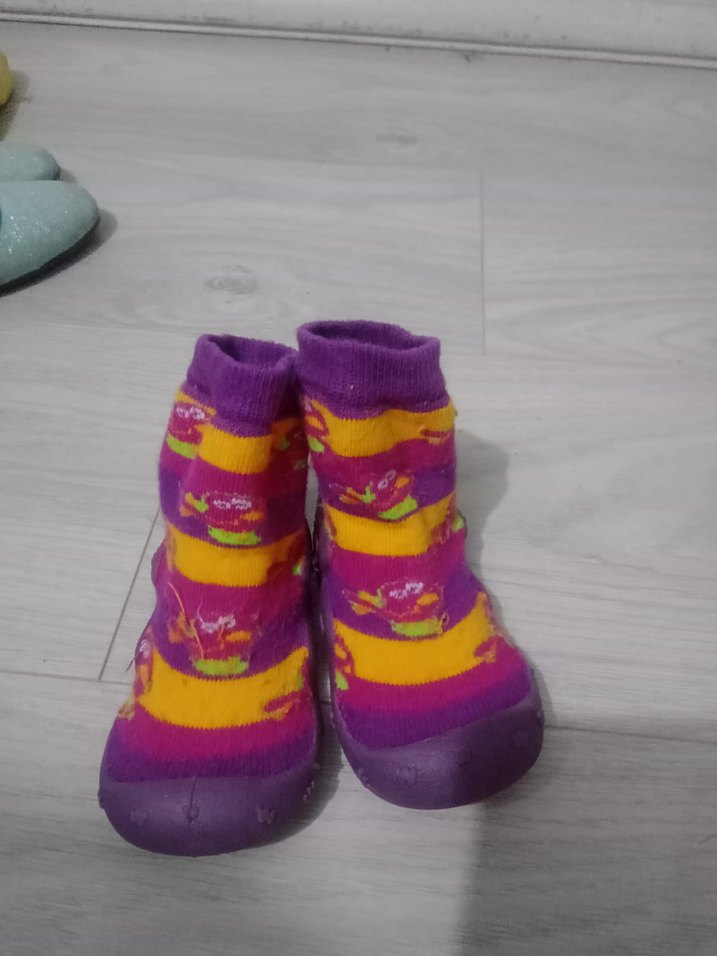 Kız Çocuk Renkli Örgü Ev Terliği - Görsel 2