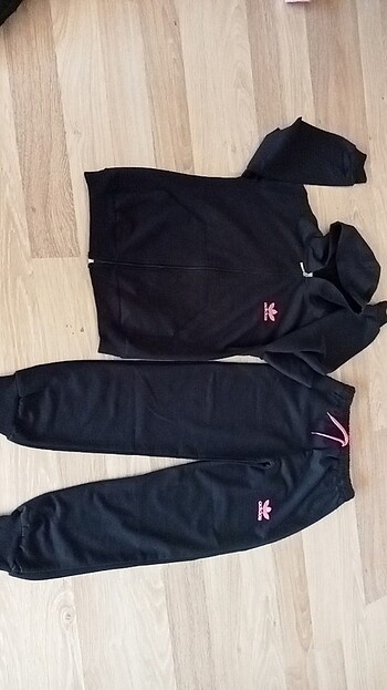 Adidas Kız çocuk kapşonlu fermuarlı eşofman takımı sıfır üründür