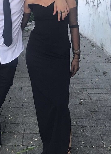 siyah straplez elbise