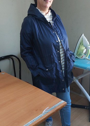 Lacivert çıtçıtlı şu geçirmez yağmurluk - Görsel 2