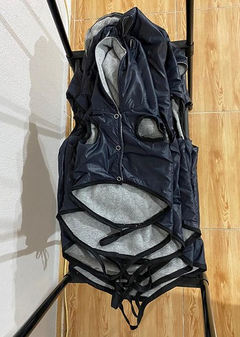 Düğmeli Gri Köpek Street Wear Kıyafeti su geçirmez yağmurluk - Görsel 2