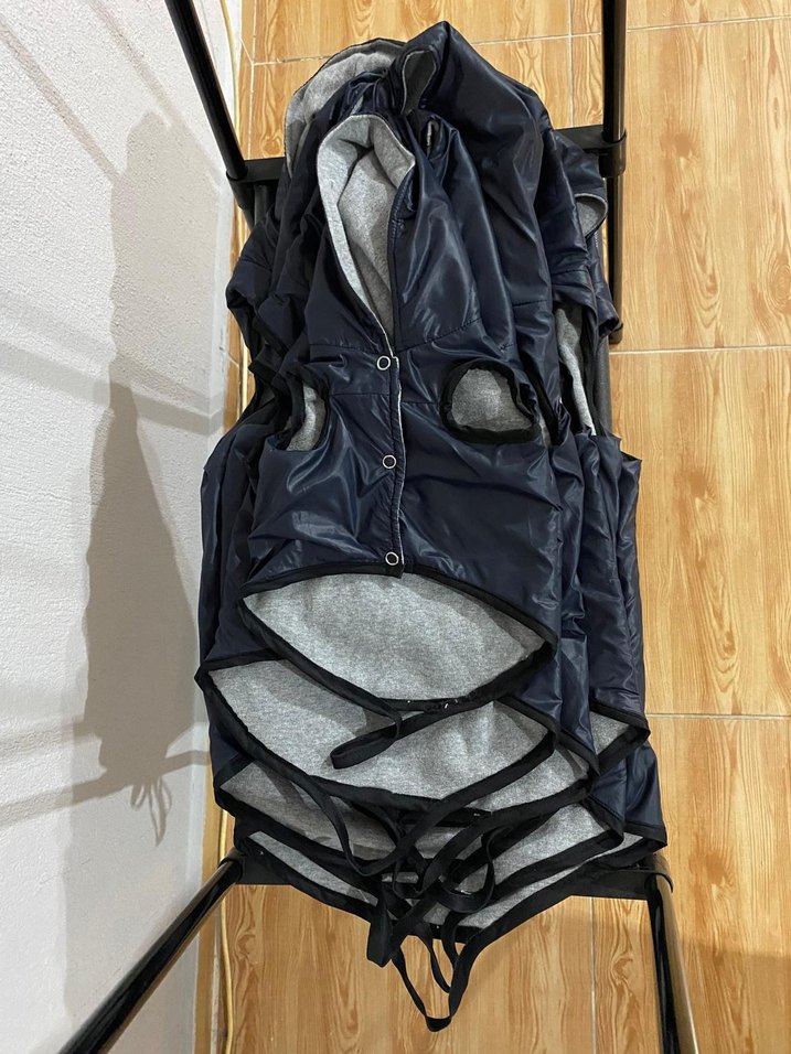 Düğmeli Gri Köpek Street Wear Kıyafeti su geçirmez yağmurluk - Görsel 2