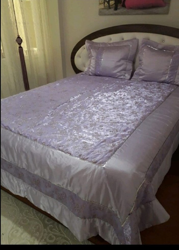 İşlemeli Parlak Mor Yatak Örtüsü - Görsel 2