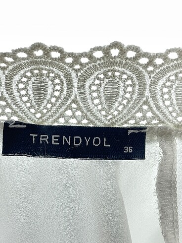 36 Beden beyaz Renk Trendyol & Milla Bluz %70 İndirimli.
