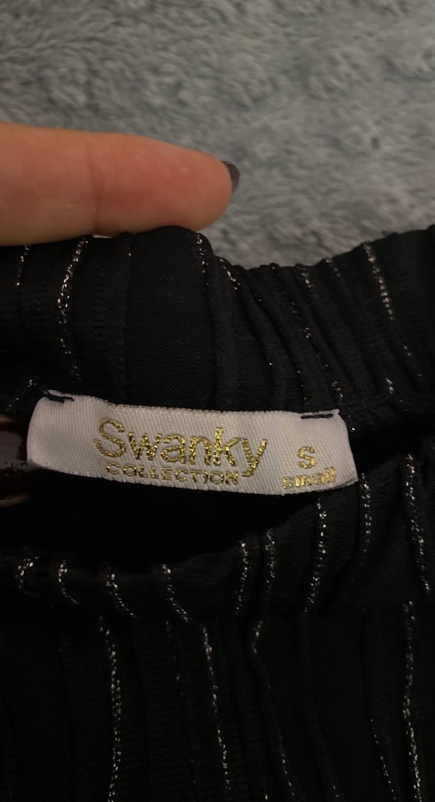 Kadın siyah Yüksek Yakalı Kolsuz Bluz - Görsel 3