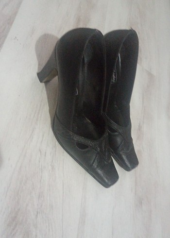 Siyah Yılan Desenli Tokalı Topuklu Kadın Ayakkabı - Görsel 2