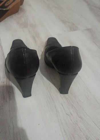 Siyah Yılan Desenli Tokalı Topuklu Kadın Ayakkabı - Görsel 3