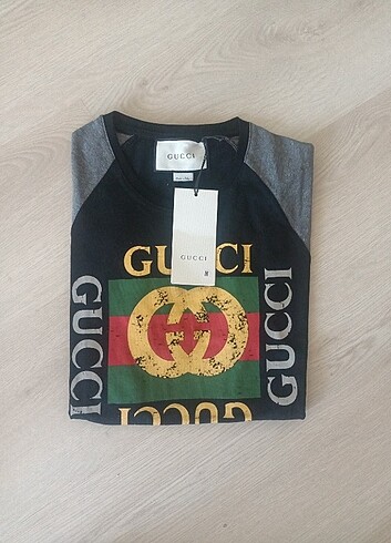 m Beden siyah Renk Gucci erkek t-shirt giyilmemiş sıfır üründür!!