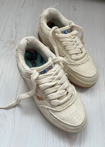 Unisex Beyaz Nakışlı Bağcıklı Spor Ayakkabı - Görsel 2