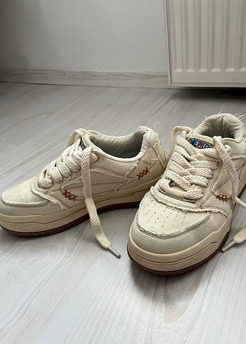 Unisex Beyaz Nakışlı Bağcıklı Spor Ayakkabı - Görsel 4