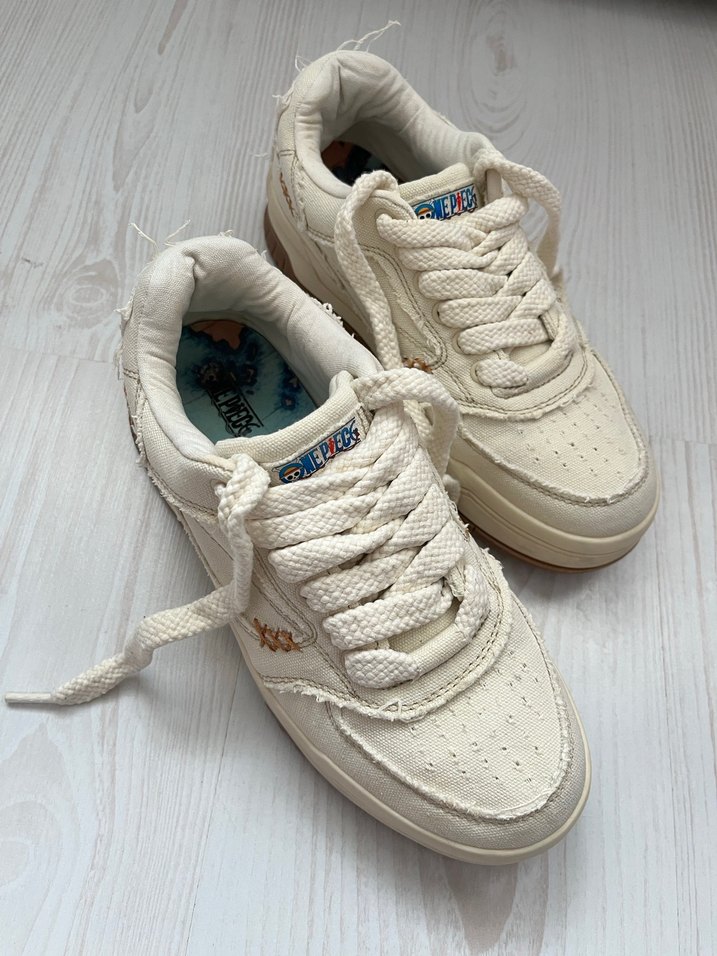 Unisex Beyaz Nakışlı Bağcıklı Spor Ayakkabı - Görsel 2