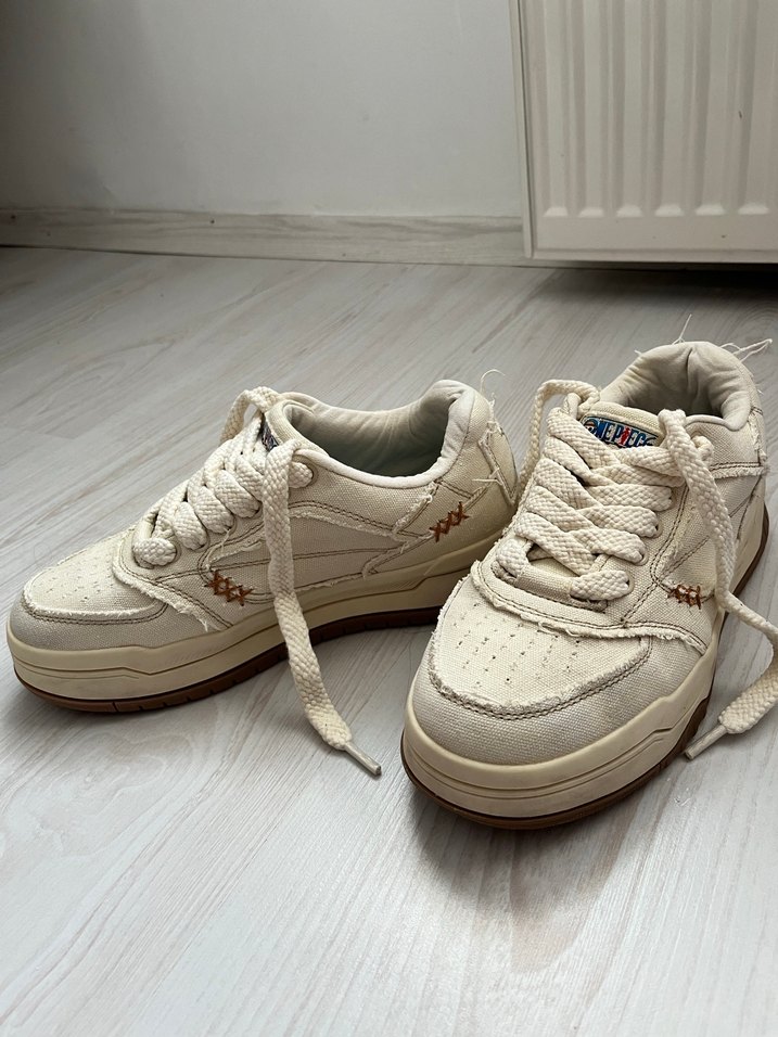 Unisex Beyaz Nakışlı Bağcıklı Spor Ayakkabı - Görsel 4