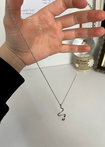 Yılan Figürlü Uzun Zincirli Gri Kadın Kolye - Görsel 2