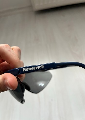 Şeffaf Gri  Güneş Gözlüğü - Görsel 3