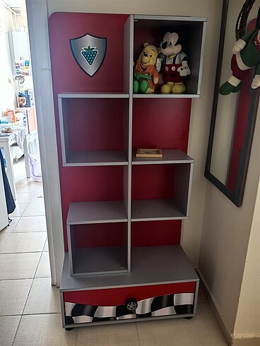 Çilek genç odası yarışçı kitaplık