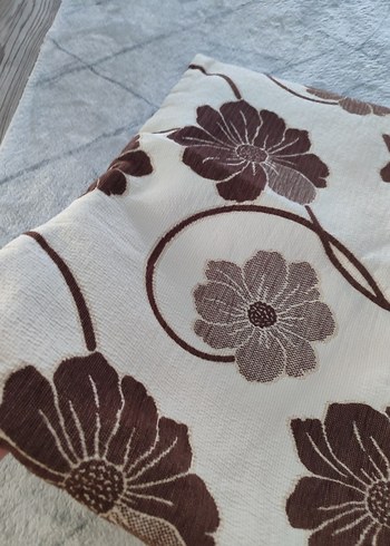 Kahverengi Çiçek Desenli Kırlent Kılıfı - Görsel 3