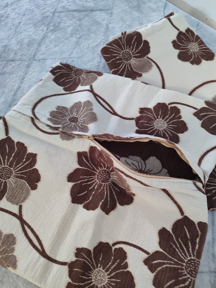 Kahverengi Çiçek Desenli Kırlent Kılıfı - Görsel 4