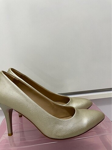Dore stiletto