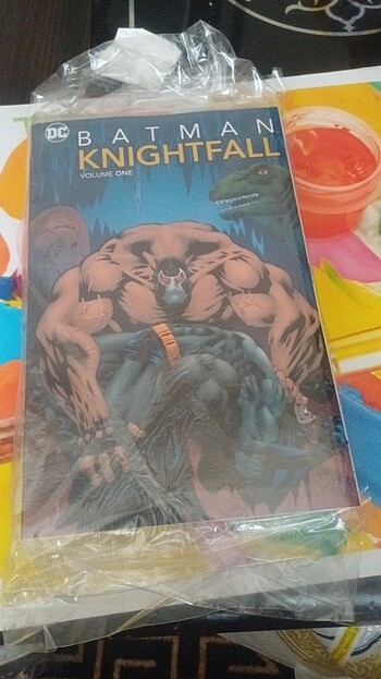 BATMAN KNIGHTFALL VOLUME ONE