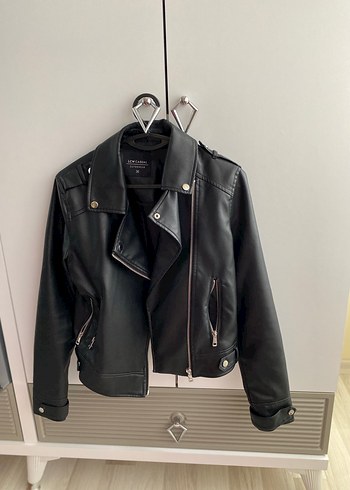 Siyah Deri Kadın Biker Ceket
