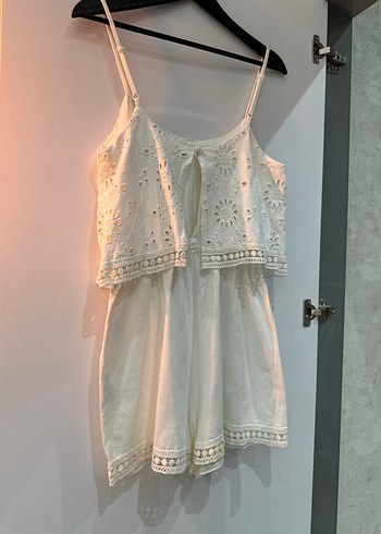 Beyaz dantel detaylı tulum - Görsel 2