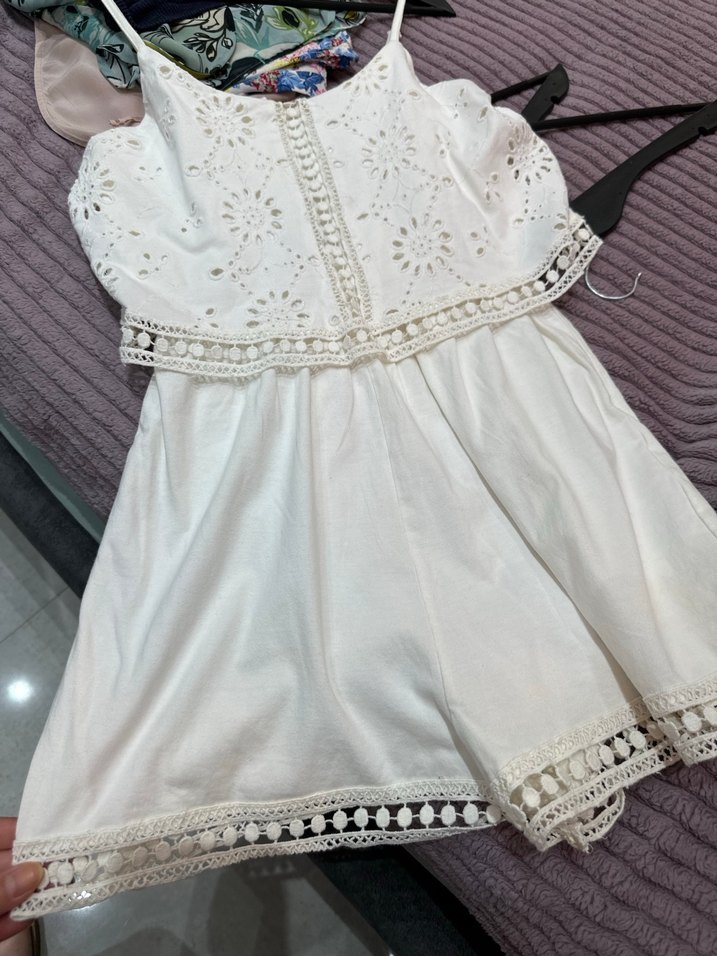 Beyaz dantel detaylı tulum - Görsel 4