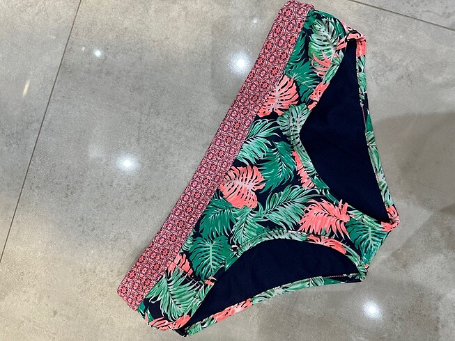 0 Bikini altı