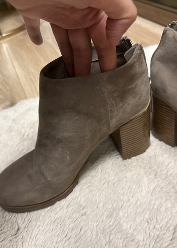 Pull and Bear Bej Süet Kadın Topuklu Botlar