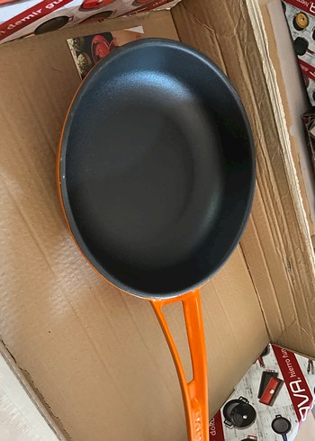 Turuncu Kulplu Siyah Tava - Görsel 2