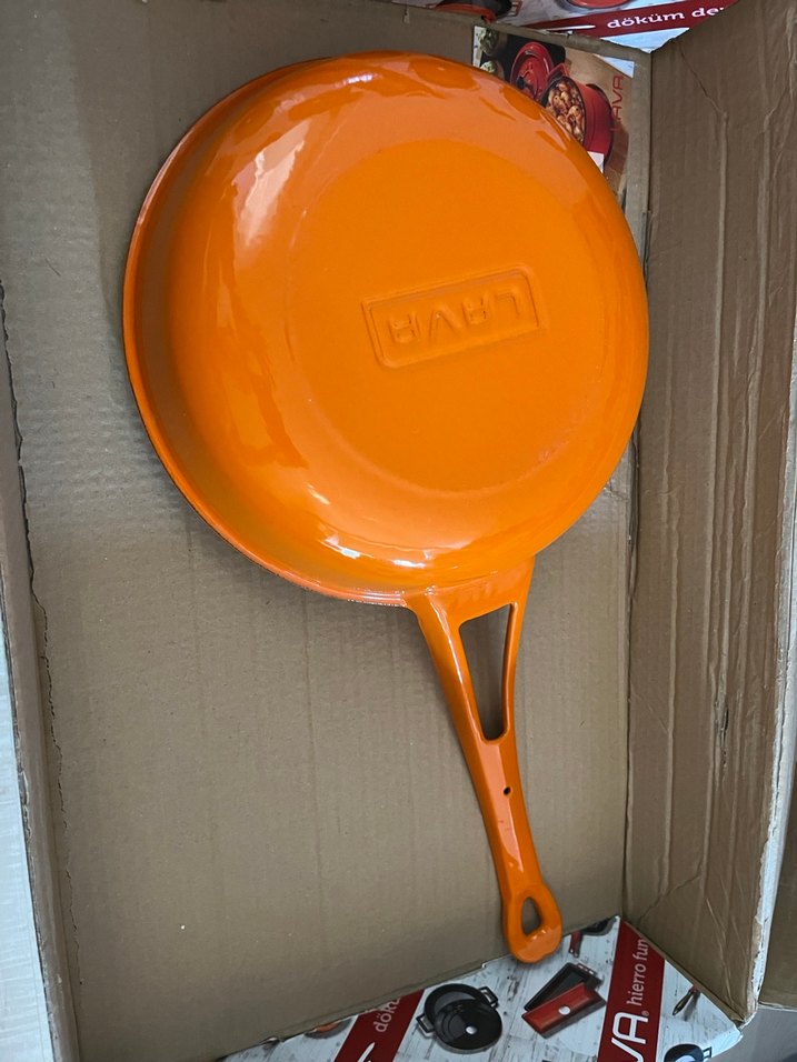 Turuncu Kulplu Siyah Tava - Görsel 3