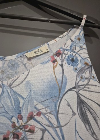 Quzu Mavi Çiçek Desenli Askılı Bluz