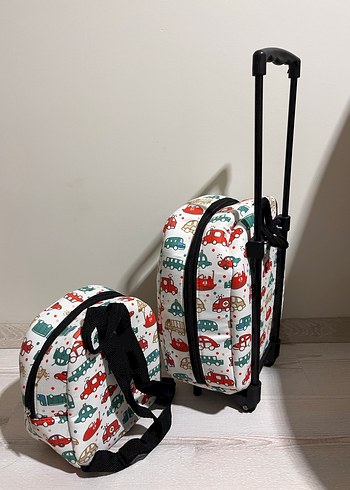 Çocuklara Renkli Araba Desenli Çekçekli Okul Çantası - Görsel 2