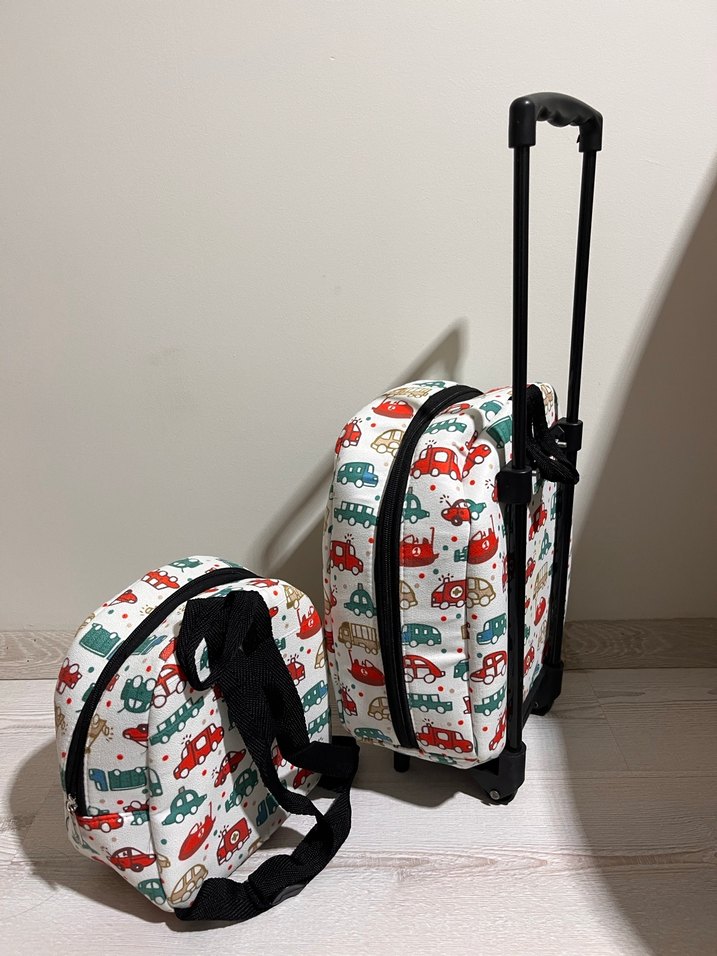 Çocuklara Renkli Araba Desenli Çekçekli Okul Çantası - Görsel 2